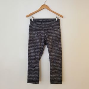 Lululemon Black and Gray Cropped High Rise Legging